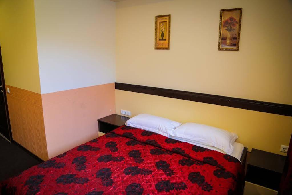 Mildom Express Hotel Almaty Exterior foto
